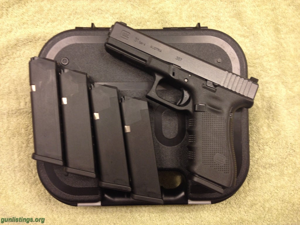 Pistols Pair Of Gen 4 Glocks