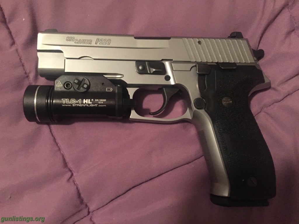 Pistols Sig 226 R SS Package