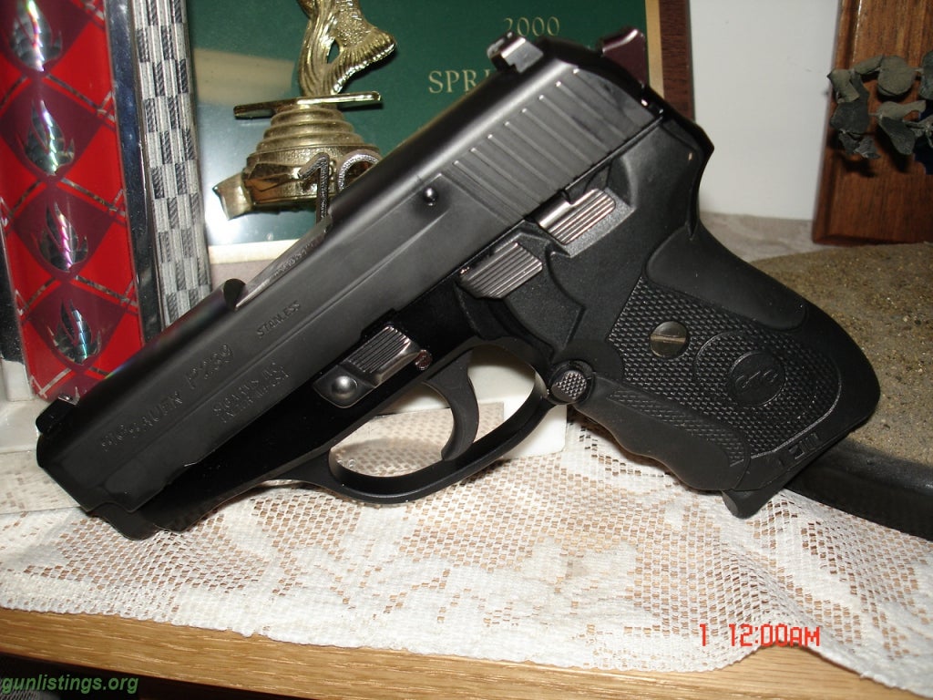 Pistols SIG P239 DA/SA WITH CRIMSON TRACE GRIPS