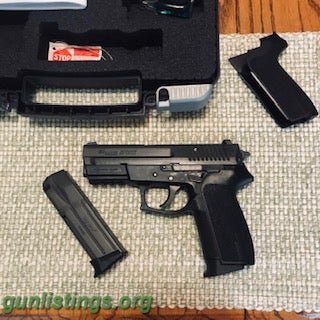 Pistols Sig Sauer SP 2022 -- 9 Mm Pistol