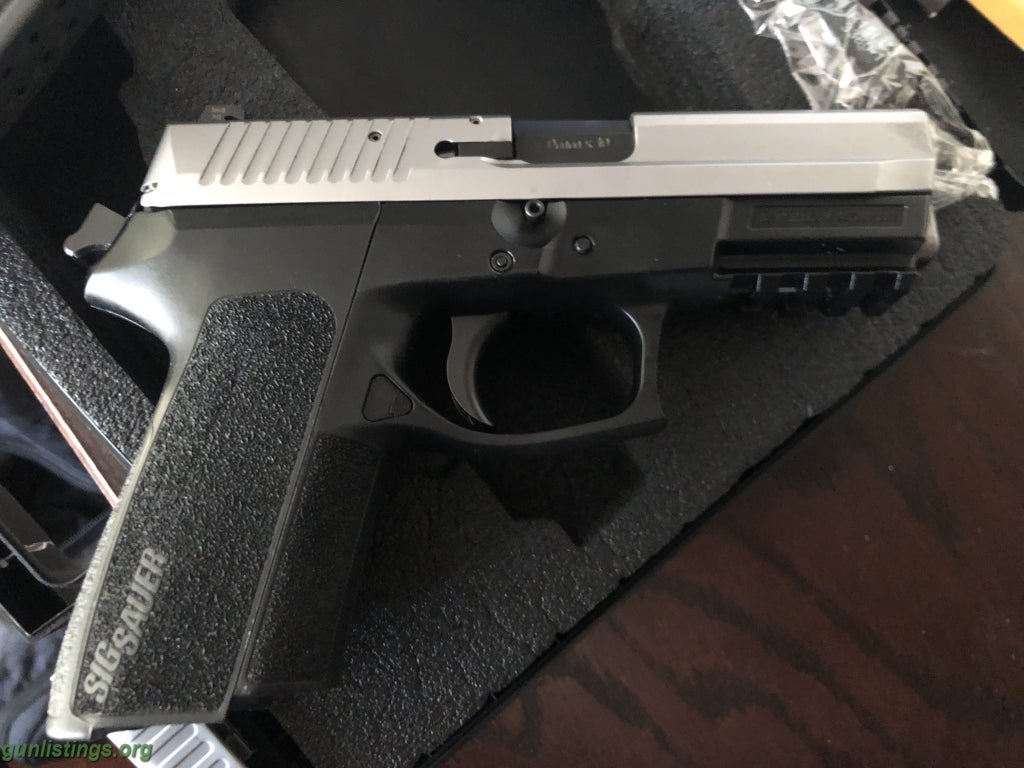 Pistols SIG SP2022 9MM - Black & Chrome