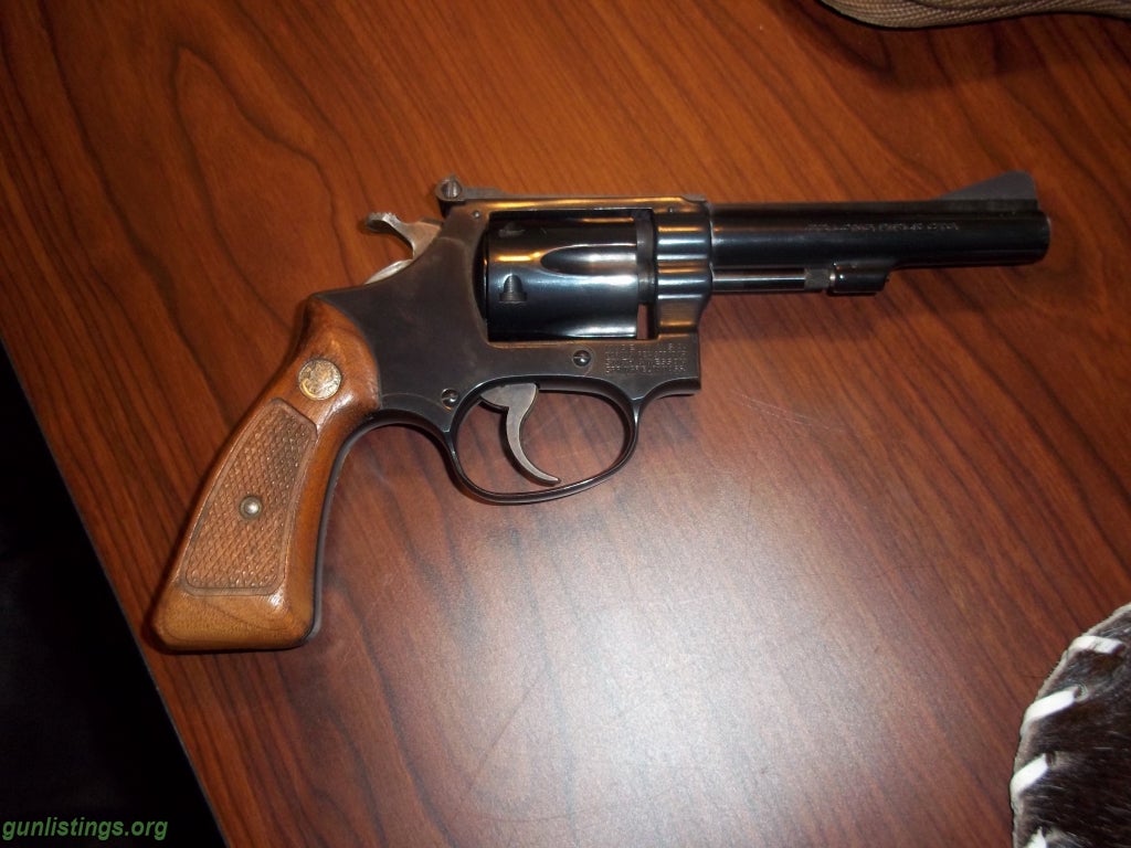 Pistols Smith & Wesson 22 LR Revolver 34-J