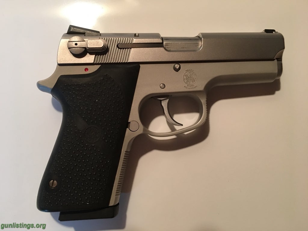 Gunlistings.org - Pistols Smith & Wesson 3913. 9MM