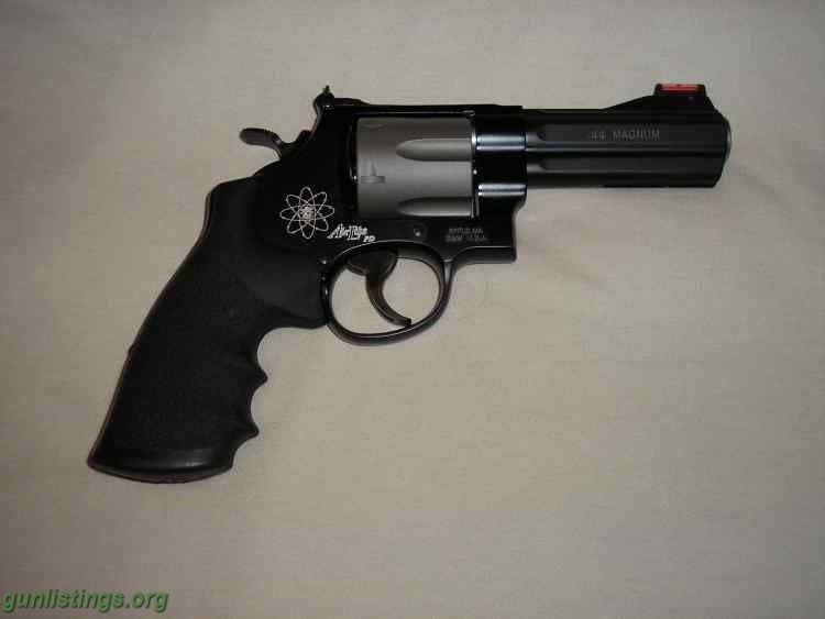 Pistols Smith & Wesson 44 Mag Revolver In Box