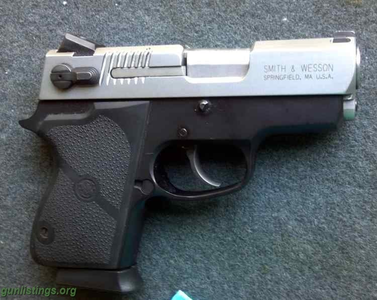 Pistols Smith & Wesson