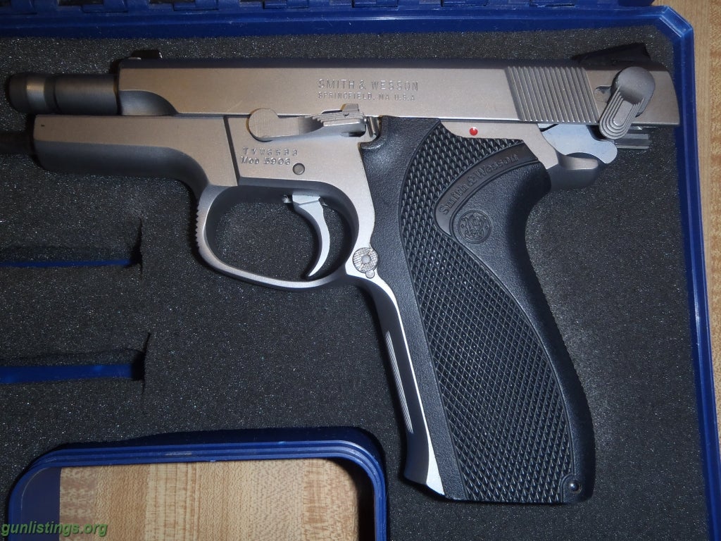 Pistols Smith & Wesson 5906 9mm