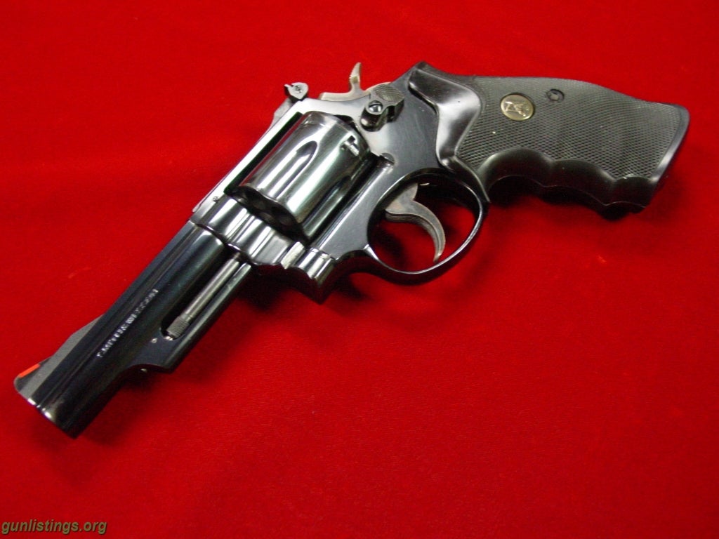 Pistols Smith & Wesson Model 19