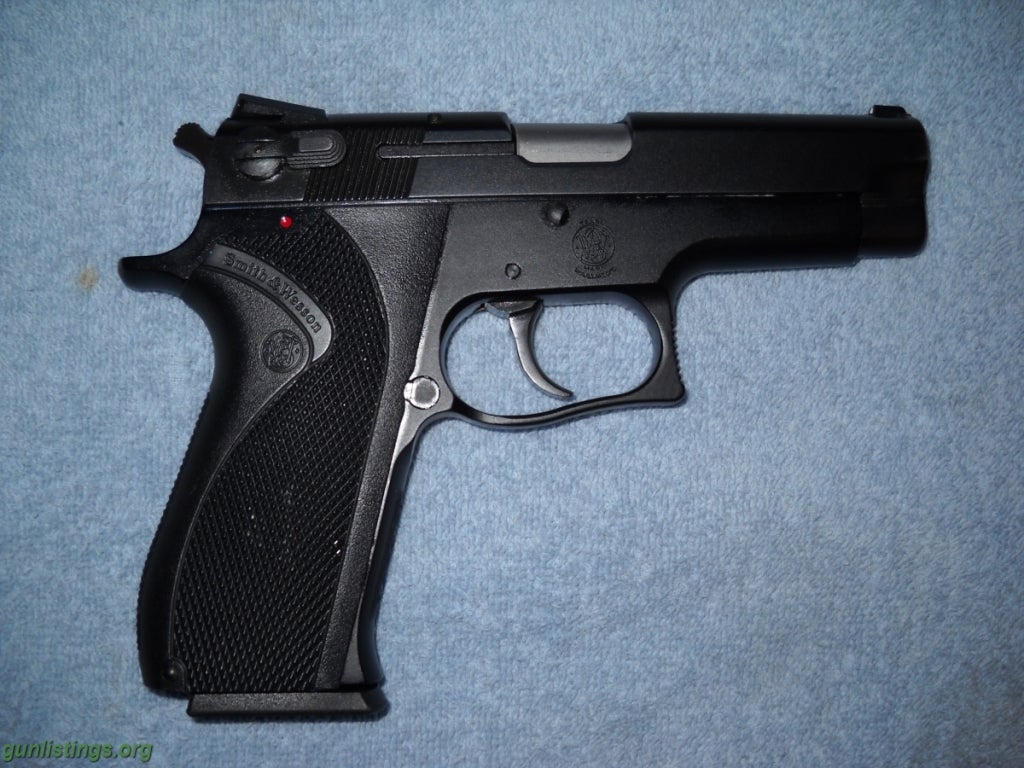 Pistols SMITH & WESSON Model 3904