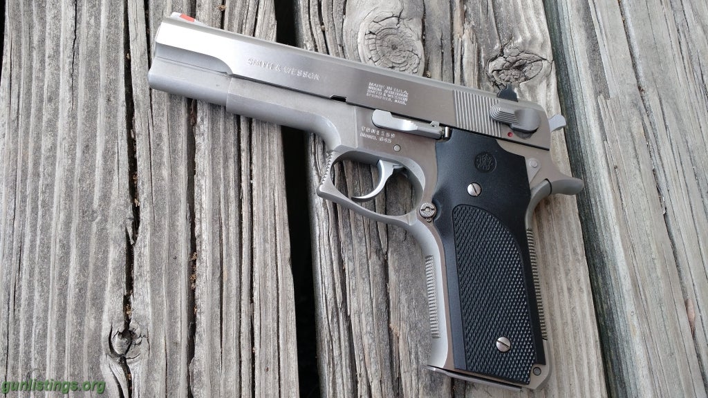 Pistols Smith & Wesson Model 645