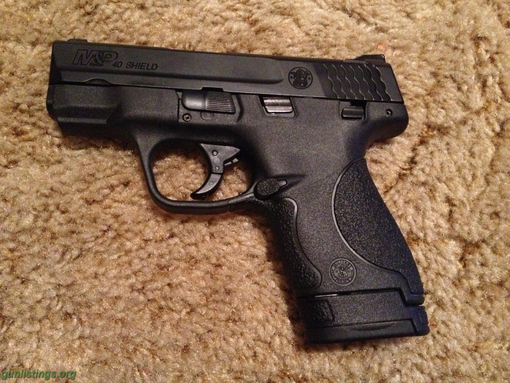 Pistols Smith & Wesson Shield