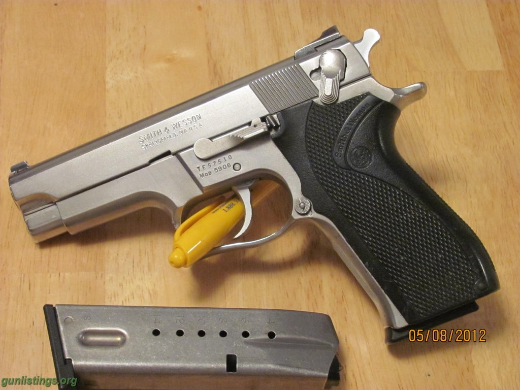 Pistols Smith And Wesson 5906