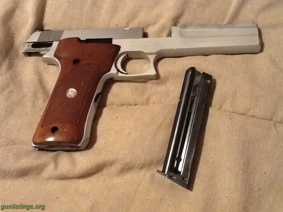 Pistols Smith And Wesson 622