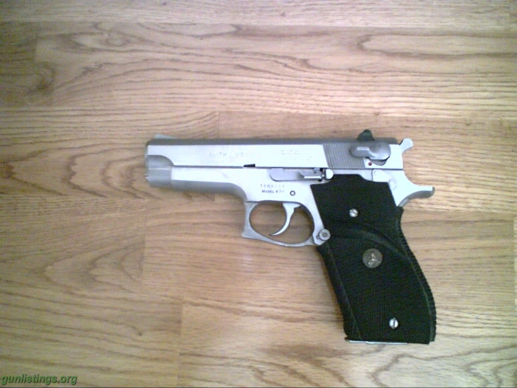 Pistols SMITH AND WESSON 639