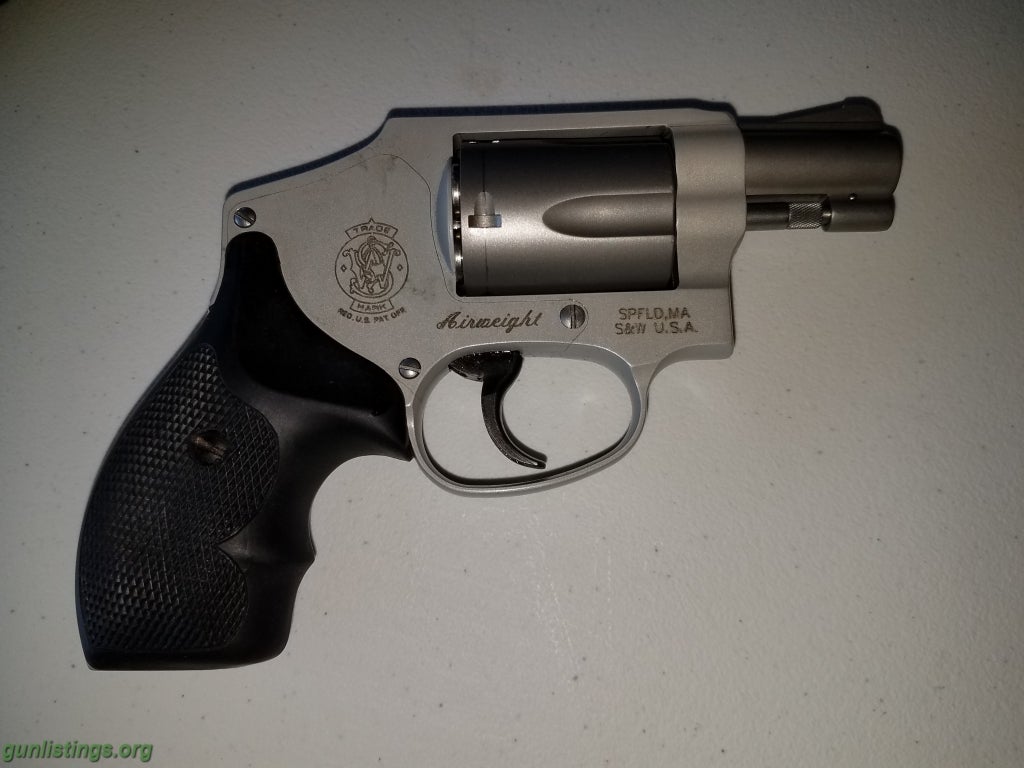 Pistols Smith And Wesson Model 642 38 Spl Snubby W/laser Grip