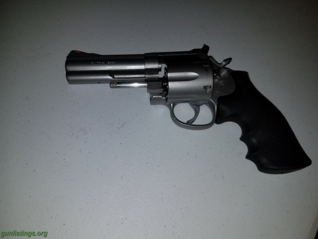 Pistols Smith And Wesson Model 686-3 Stainless 357 Magnum With