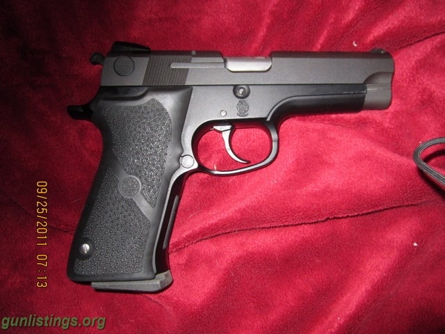 Pistols Smith And Wesson Model 915 9mm