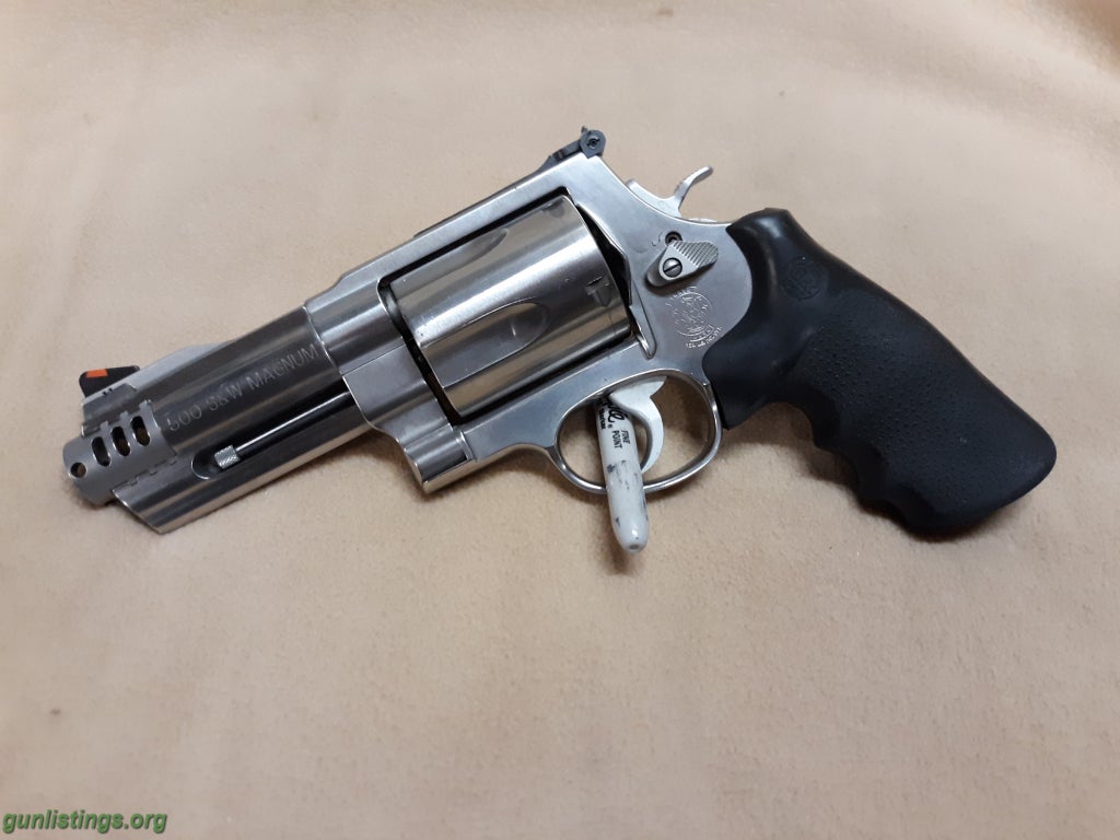 Pistols Smith And Wesson SW 500 With Ammo And Holster