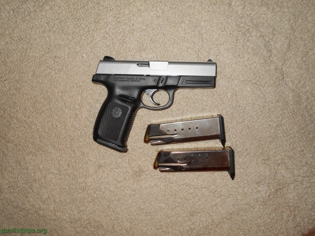 Gunlistings.org - Pistols STAINLESS S&W 40 CAL.