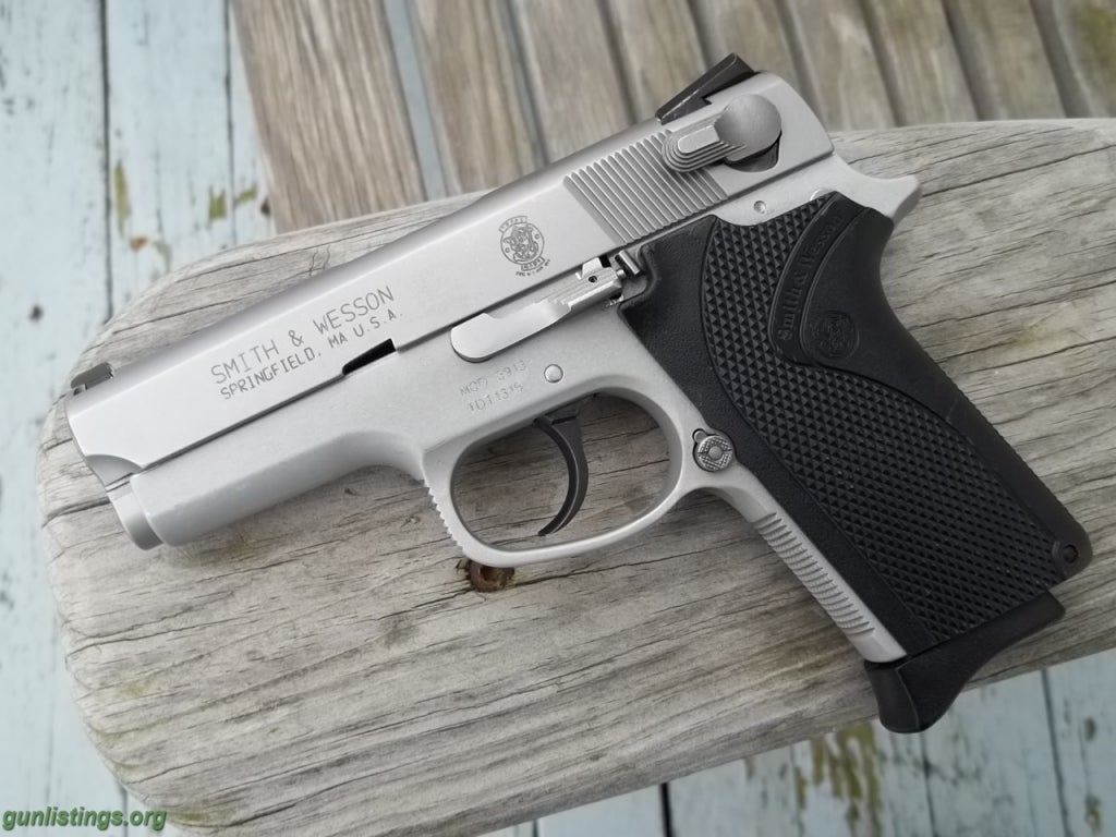 Pistols S&W 3913