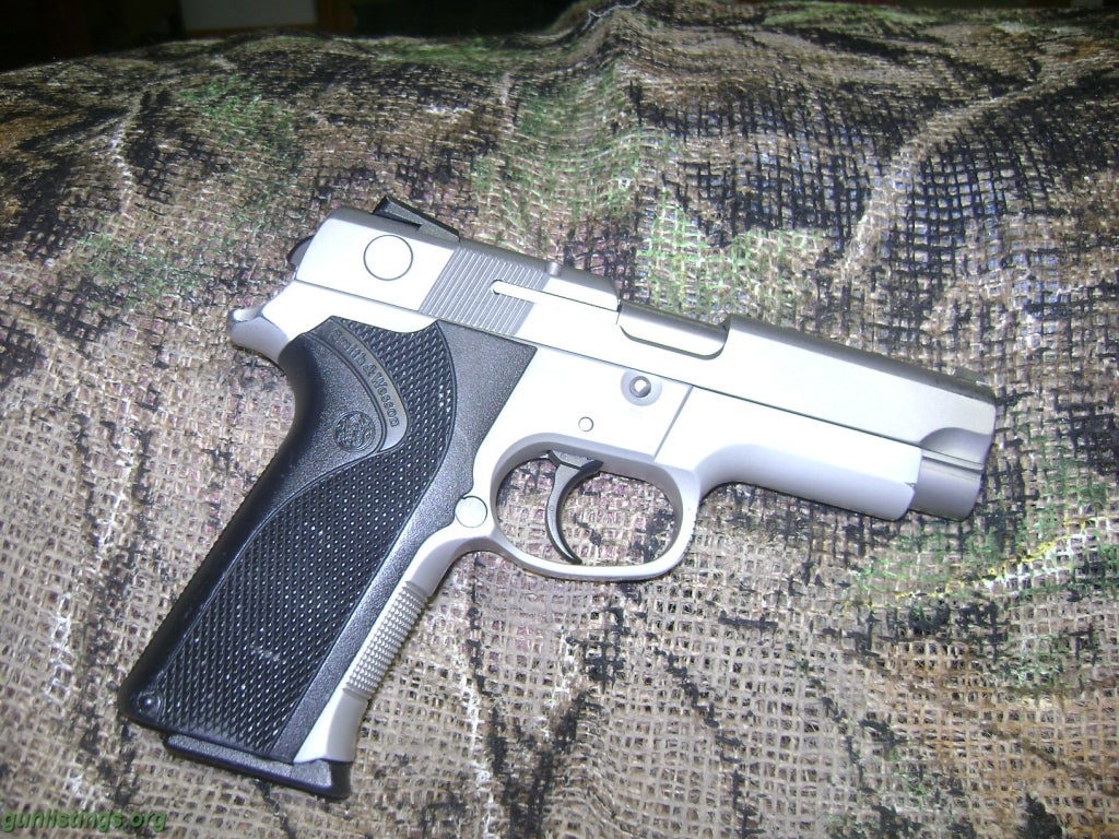 Pistols S&W 4043