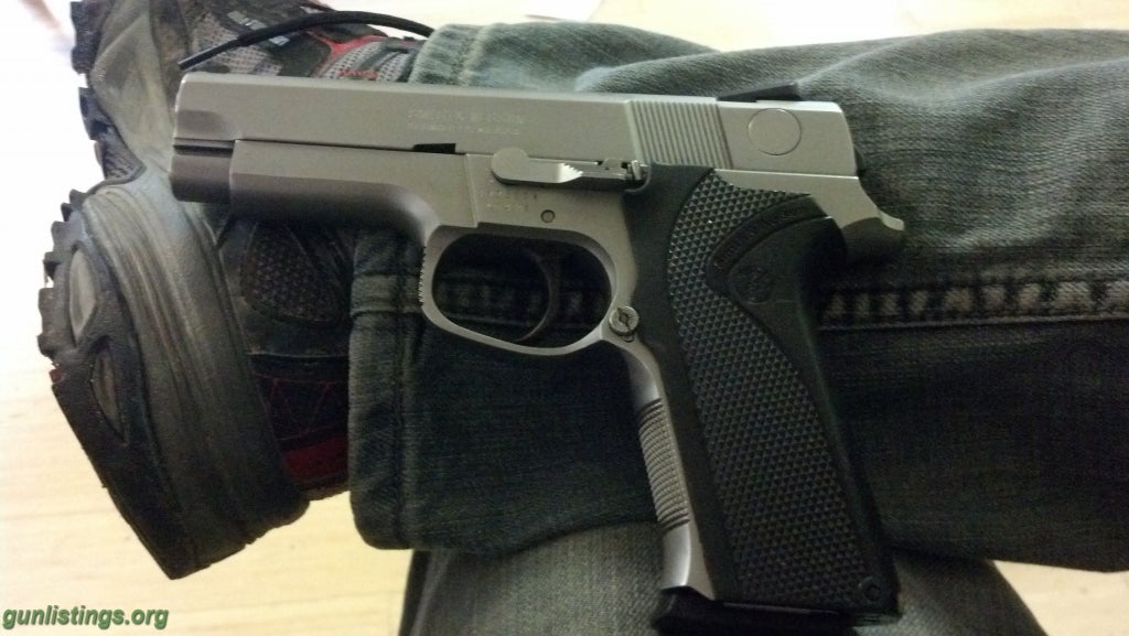 Pistols S&W 4046 Stainless .40 Cal