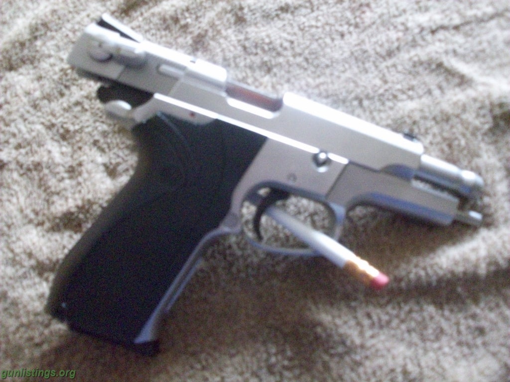 Pistols S&W 5906 9mm