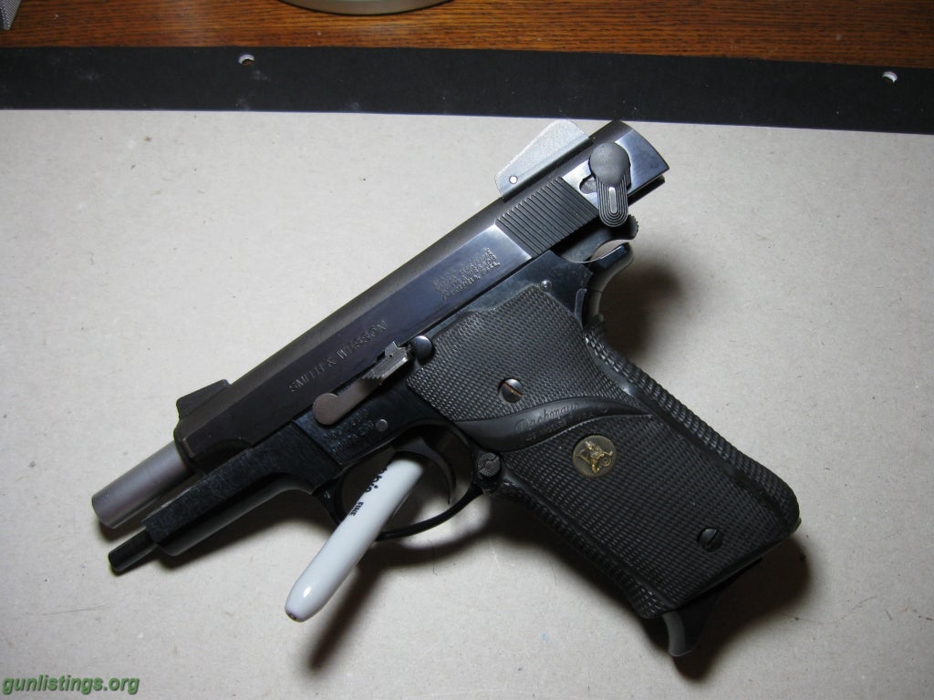 Pistols S&W 9 MM