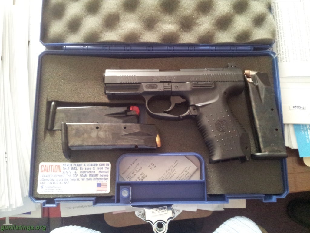 Gunlistings.org - Pistols S&W SW99 .40 W/night Sights