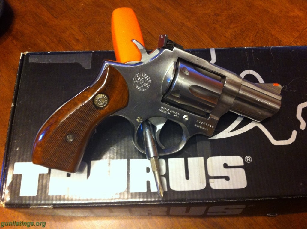 Pistols Taurus 66 357 Mag Snub