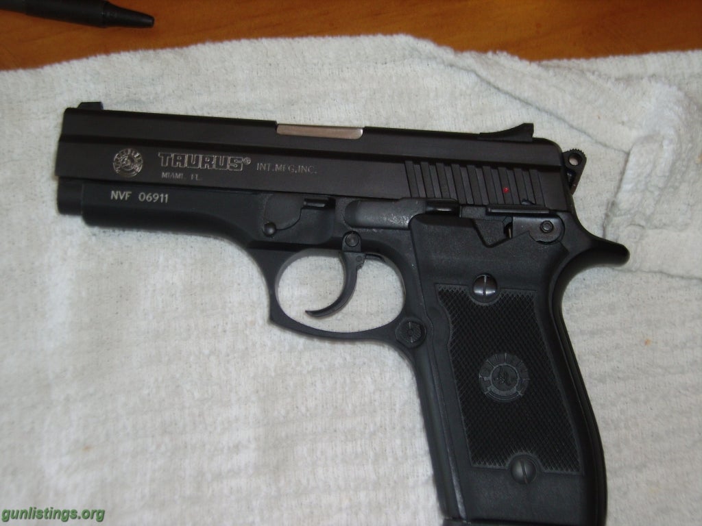 Pistols Taurus 945