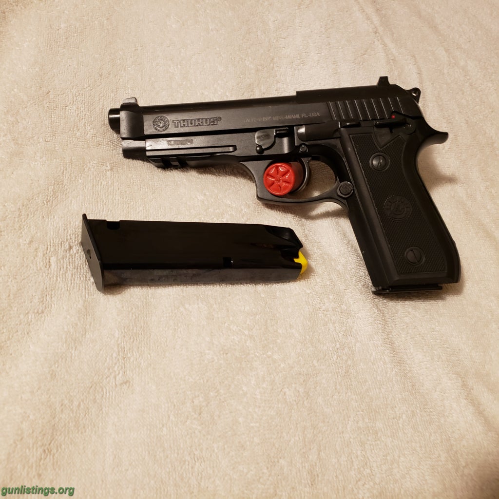 Pistols Taurus PT 92