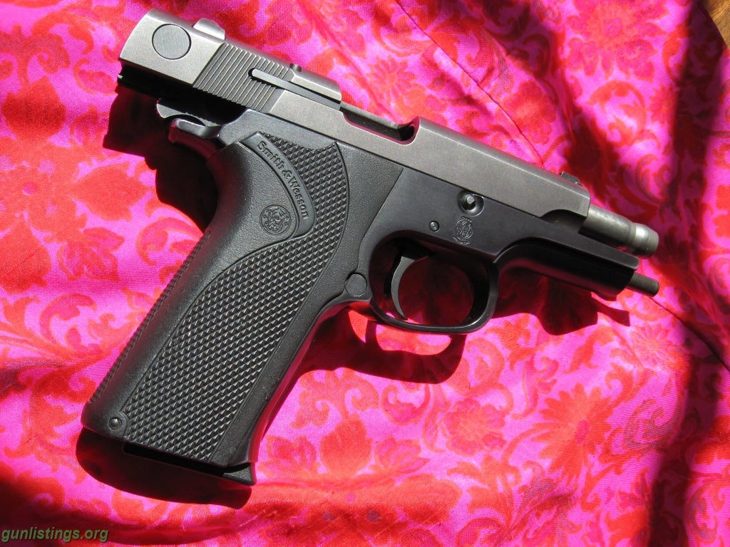 Pistols Used Smith Wesson 915, 9MM