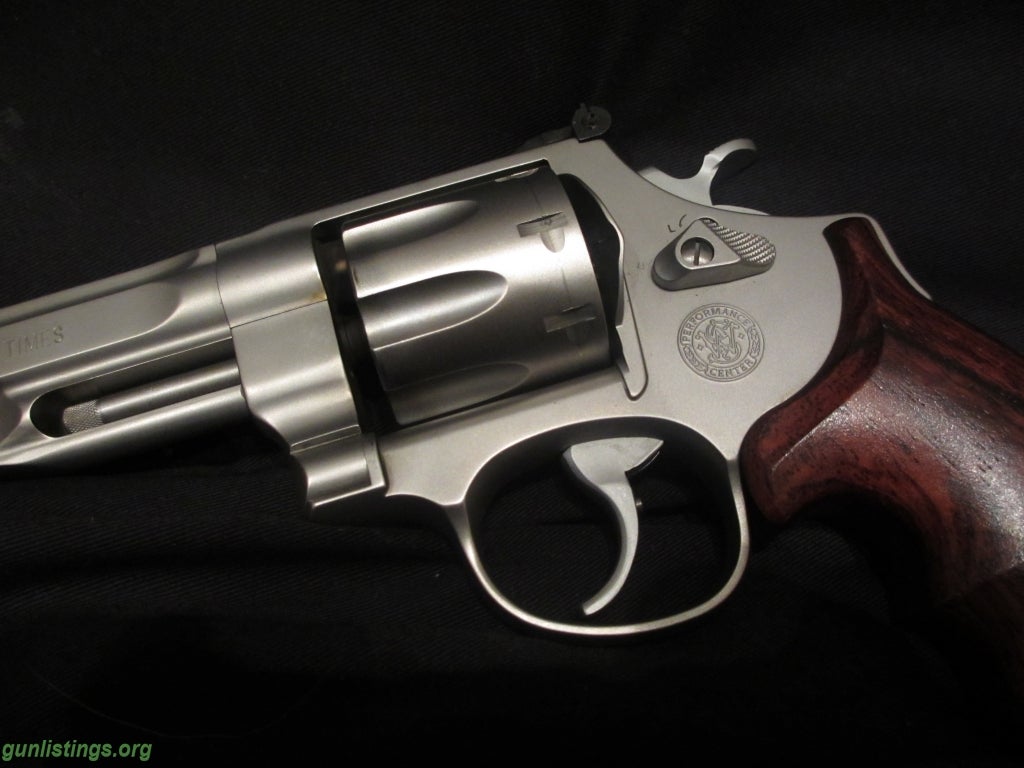 Pistols 8-SHOT REVOLVER Smith & Wesson 357 Magnum / 38 Special