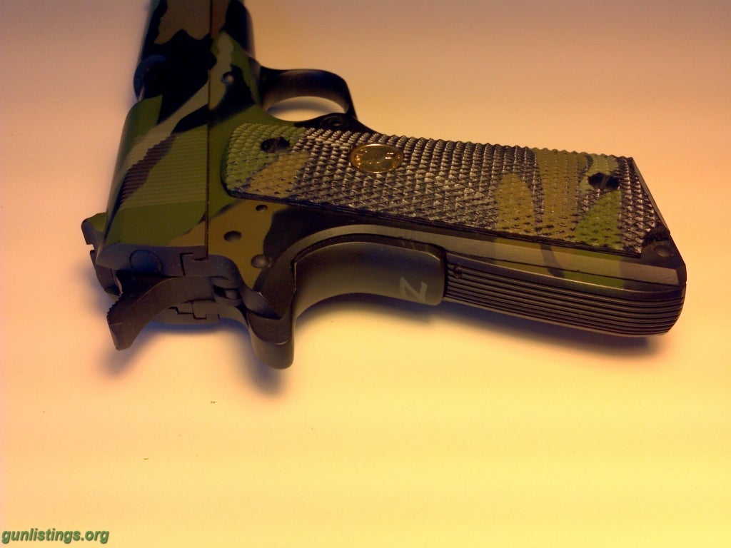 Pistols Colt Camo Companion