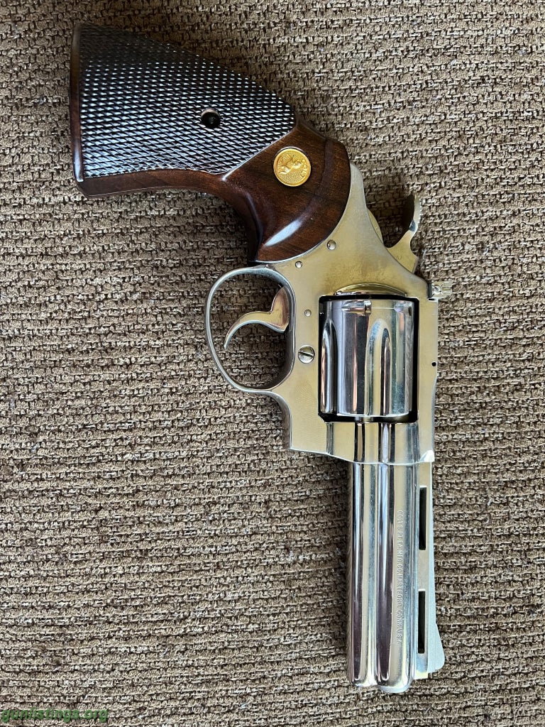 Pistols Colt Diamonback - 1977 RELIST