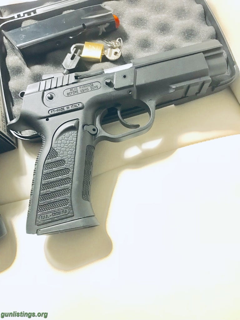 Pistols EAA Witness P-s 9mm