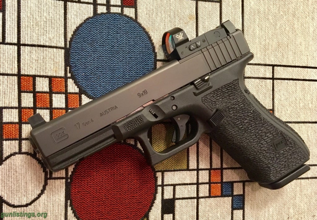 Pistols Glock 17 Gen 4 With Optic & Ammo