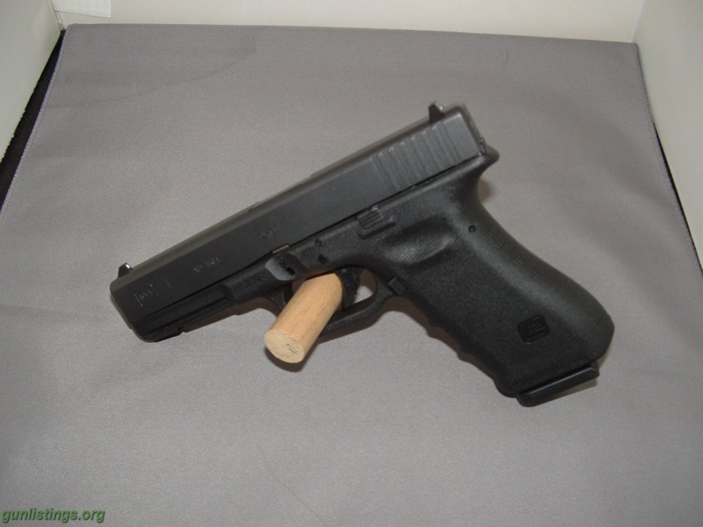 Gunlistings.org - Pistols Glock 17 RTF2