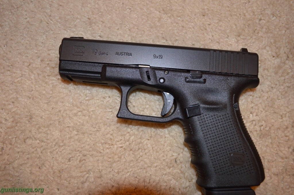 Pistols Glock 19 Gen4 Talo Night Sight