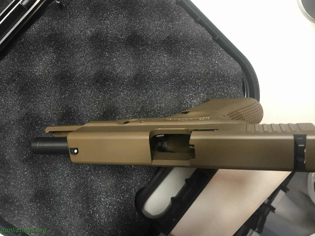 Pistols Glock 19 Gen 3 FDE