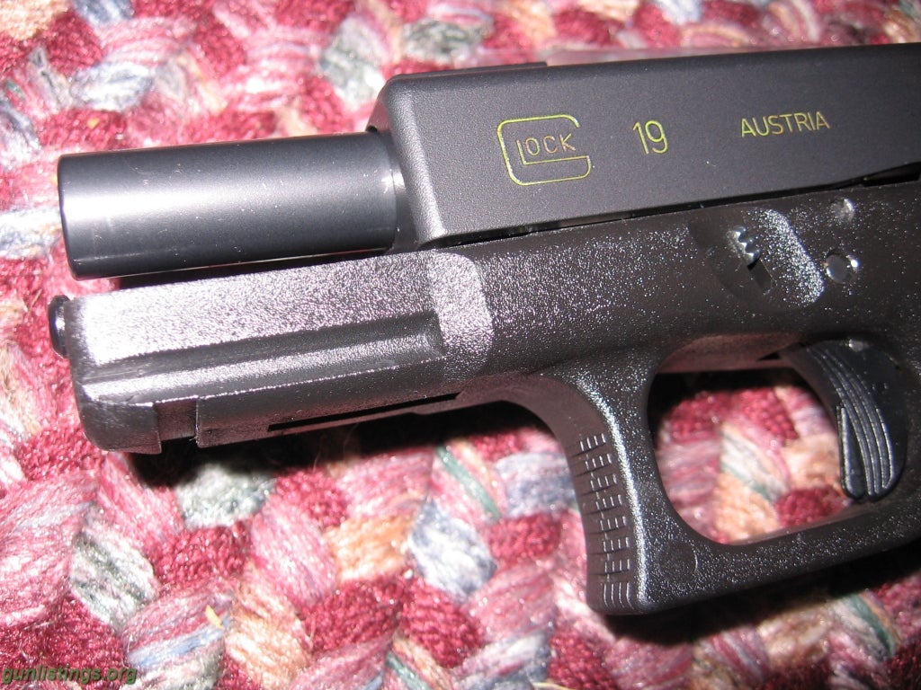 Pistols Glock 19 Gen III