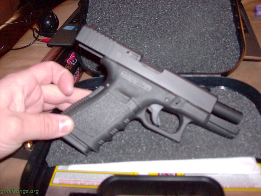 Pistols Glock 23 Gen 3.. Plus Extra Mag And Ammo