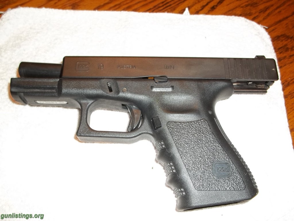 Pistols Glock 9mm Model 19