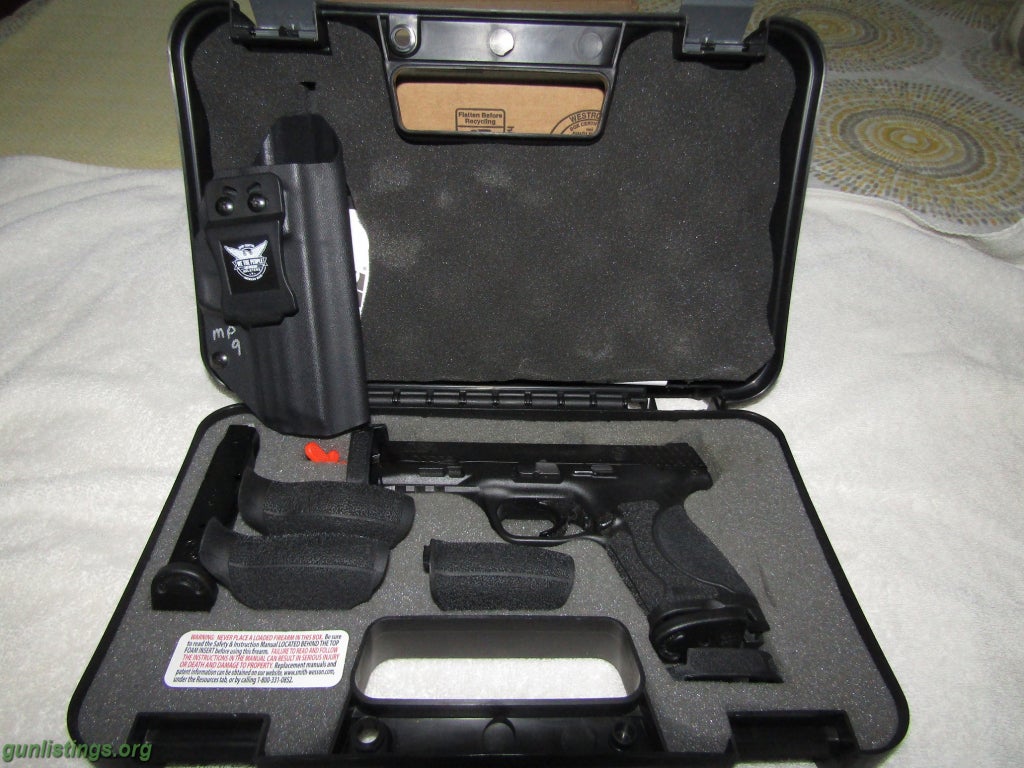 Pistols M&P M2.0 Compact  4