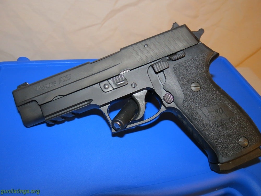 Pistols Sig P220