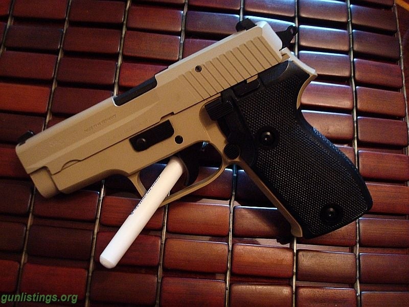 Pistols Sig Sauer P6