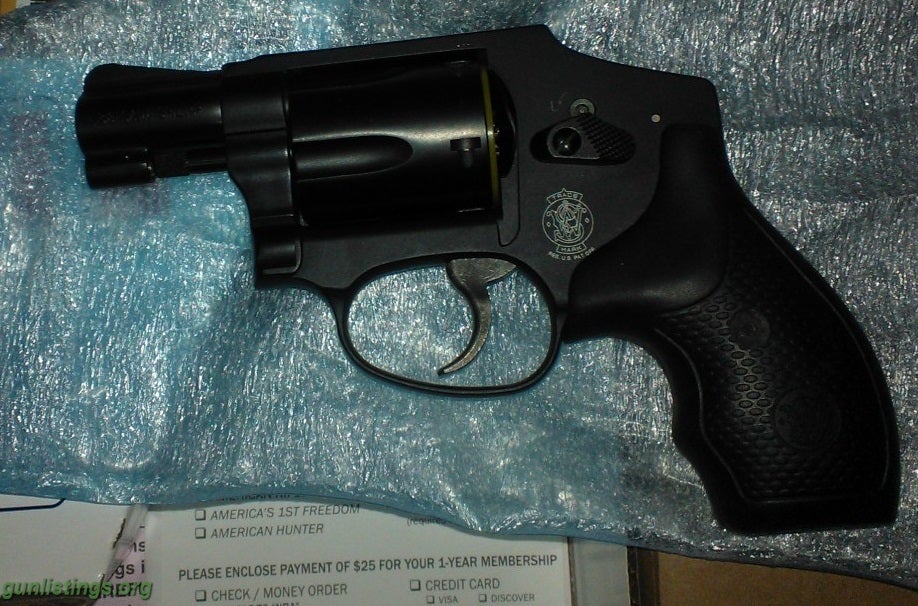 Gunlistings.org - Pistols Smith & Wesson 442 - Never Fired