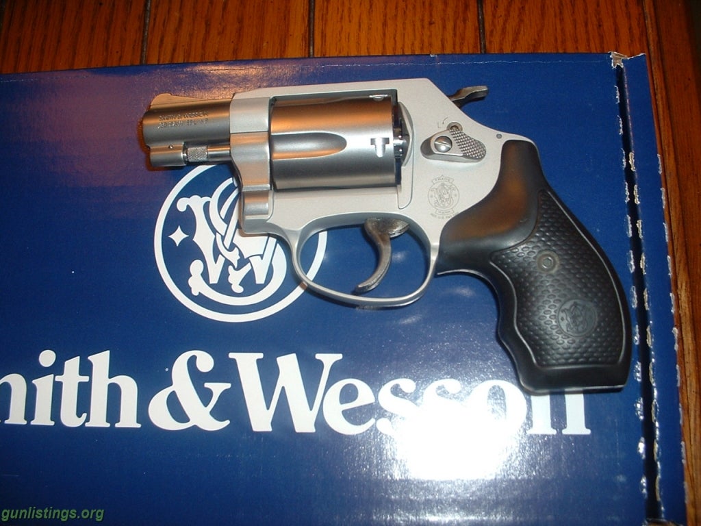 Pistols SMITH & WESSON 637