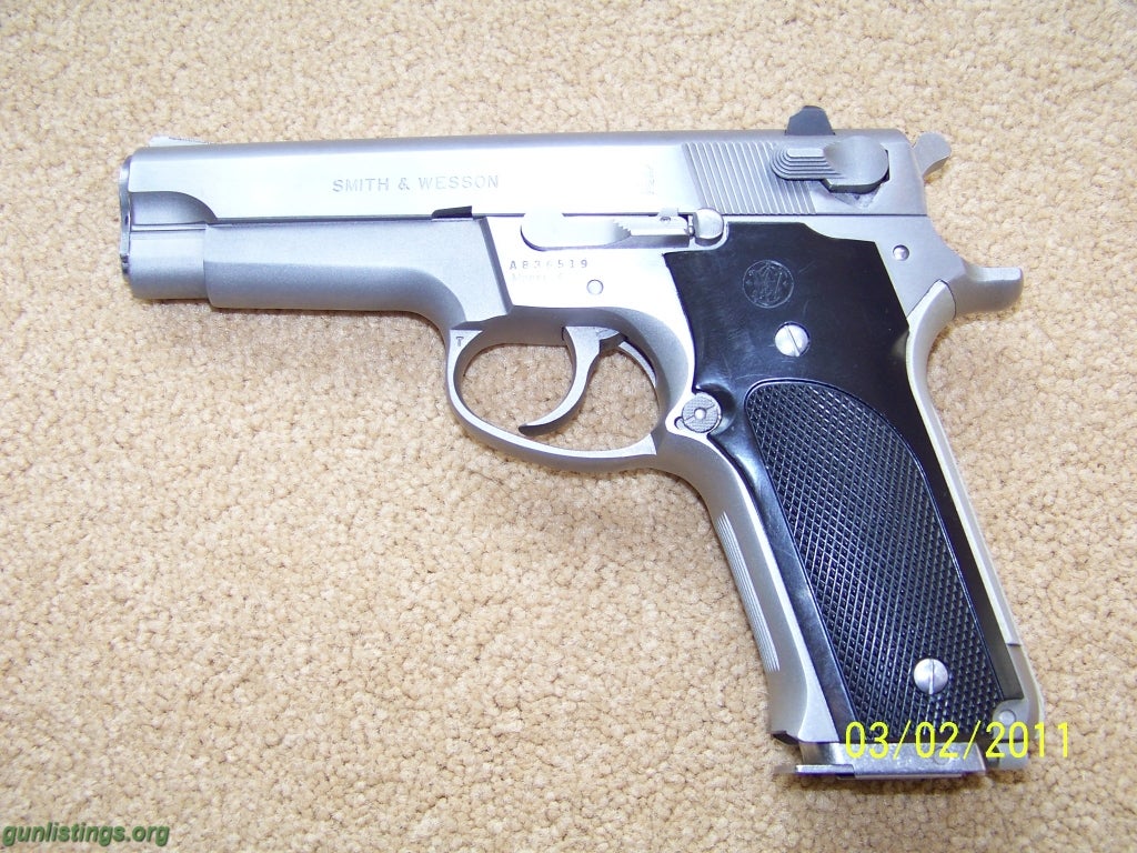 Pistols SMITH & WESSON 9mm