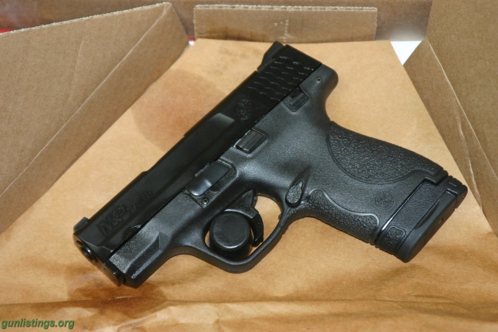 Pistols Smith & Wesson 9mm Shield